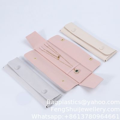 Buen precio Bolsa de almacenamiento de collar de microfibra, bolsa de embalaje de joyería con colgante de cadena larga, bolsa de pulsera de moda portátil a prueba de polvo para viajes en línea