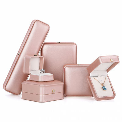 Bon prix Boîte à bijoux en cuir PU brossé haut de gamme, boîte à bagues de luxe, boîte d'emballage pour pendentif collier bracelet, boîte cadeau de bijoux personnalisée en ligne