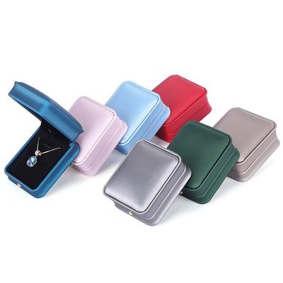 Bon prix Boîte à anneaux couronne de taille Boîte à bijoux en cuir personnalisée Bracelet de bijoux Cordes à main Boîte d'emballage Boîte de collier Boîte haut de gamme en ligne