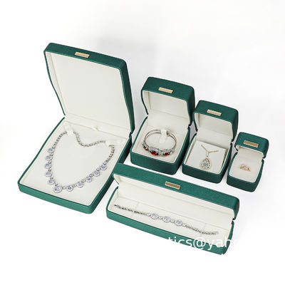 Buen precio Logotipo personalizado mejor paquete de regalo de lujo Venta caliente Caja de joyas Caja de joyas de terciopelo Caja de anillos de gama alta Caja de pulseras Collar de collar Caja de joyas en línea