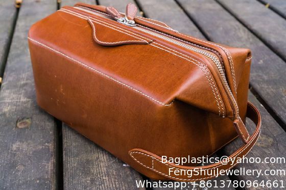 Bon prix Fabricants Fournir couche supérieure de cuir de vache d'arbre vintage pâte de cuir haut de gamme sac de rangement de toilettes de grande capacité sac cosmétique DOPP KIT en ligne