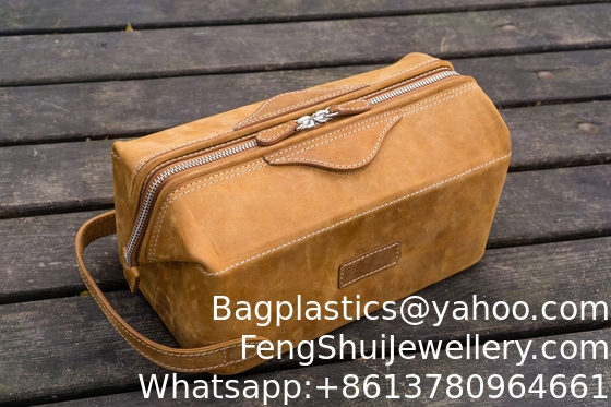 Bon prix Sac de toilettes, fourniture d'usine Première couche cuir de vache Cheval fou cuir cosmétique sac de rangement sac de toilettes haut de gamme cuir DOPP KIT en ligne